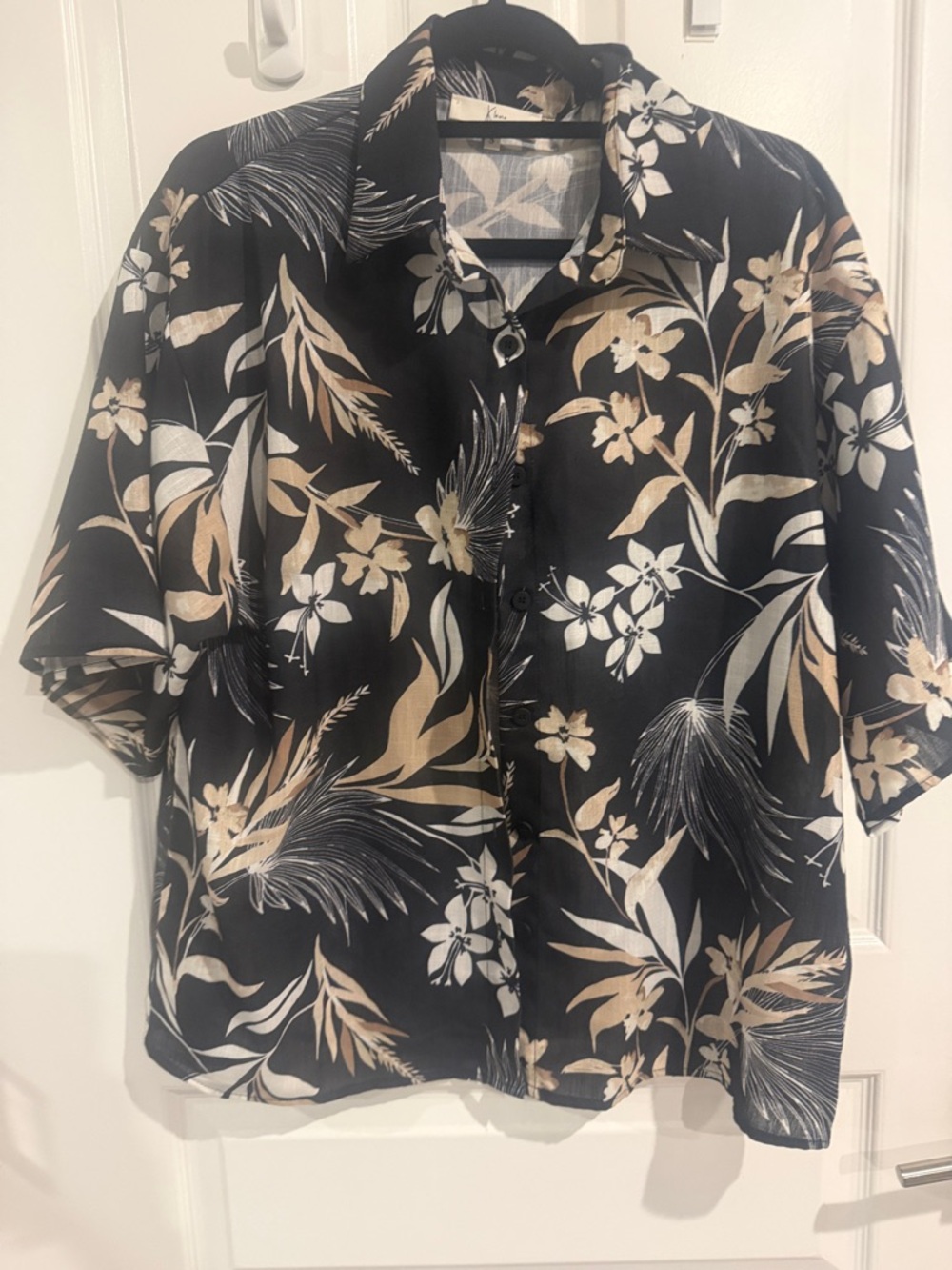 Casual Black Floral Short-Sleeve Button-Down Shirt